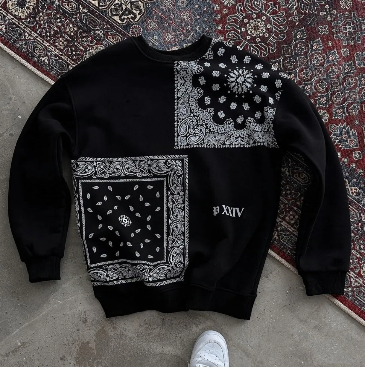 Aesthetic Y2K Hip Hop Fashion Bandana Patch Print Oversized Winter Sweatshirt For Mens