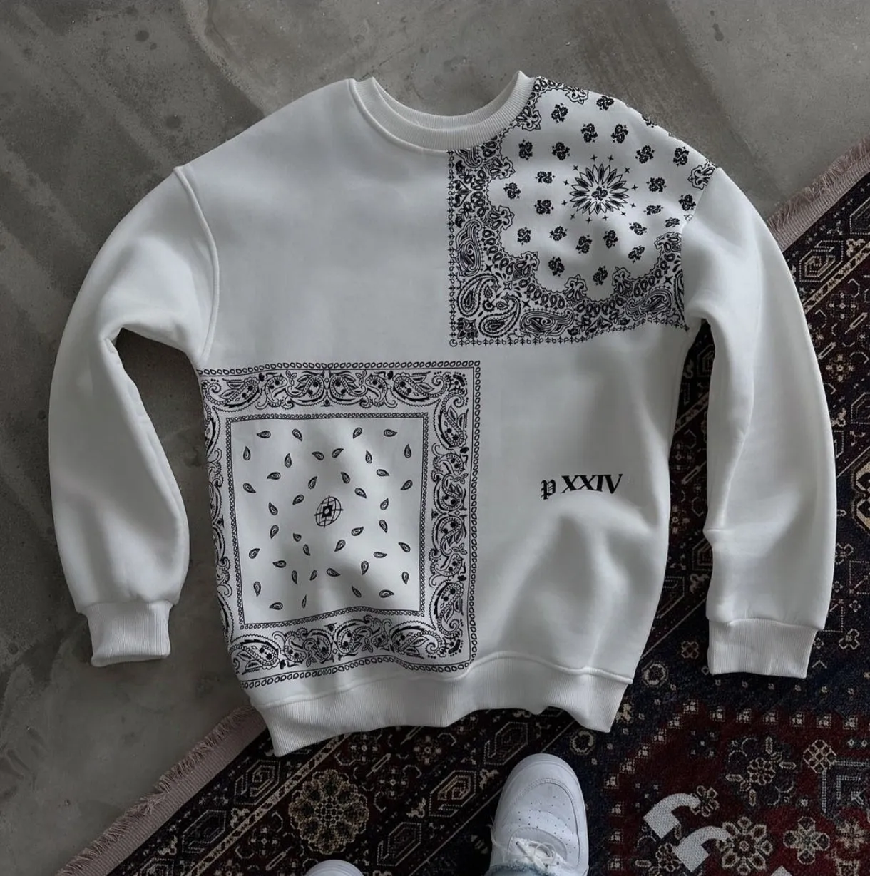Aesthetic Y2K Hip Hop Fashion Bandana Patch Print Oversized Winter Sweatshirt For Mens