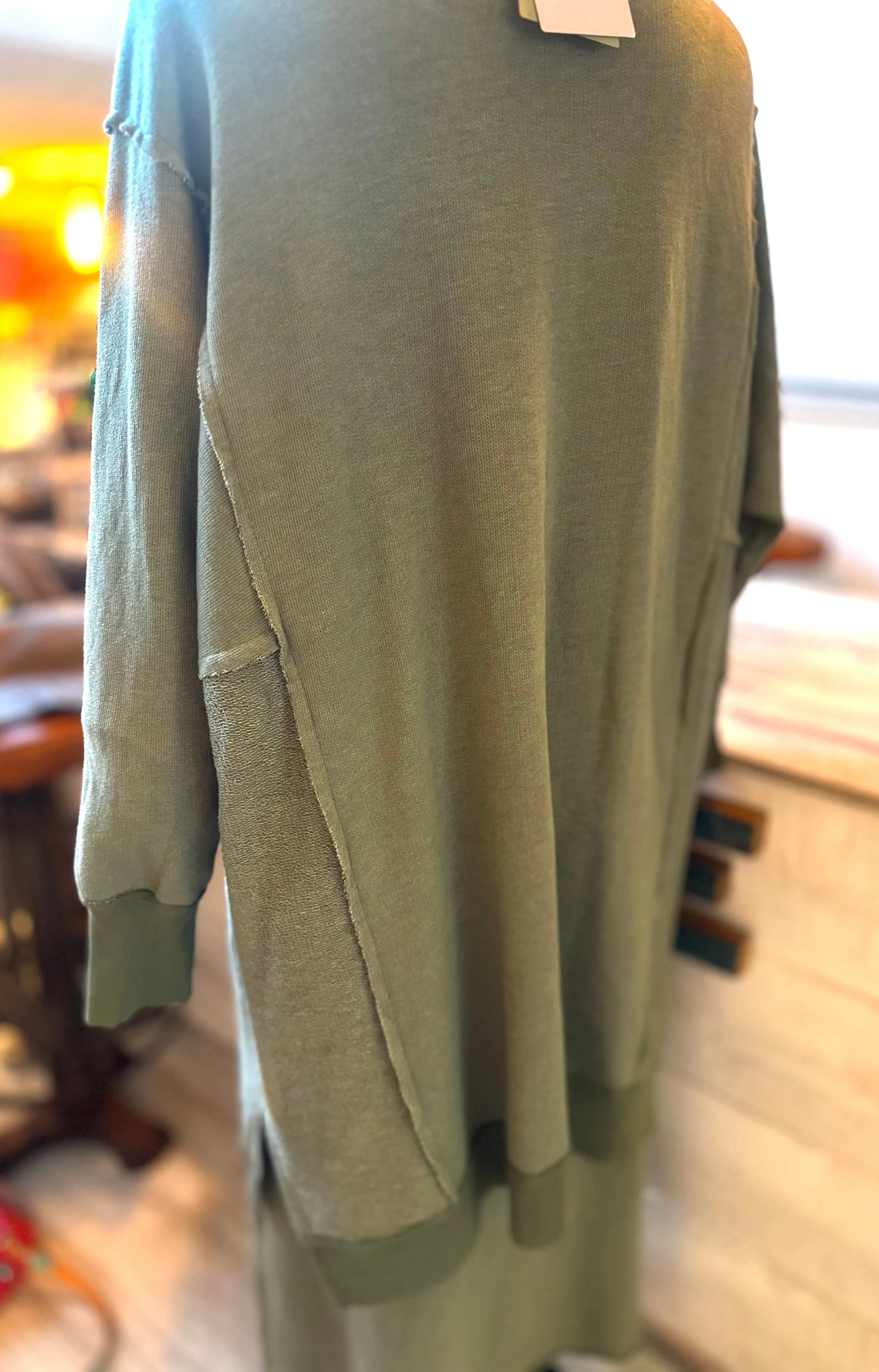 Cooler Sweatshirt Mantel