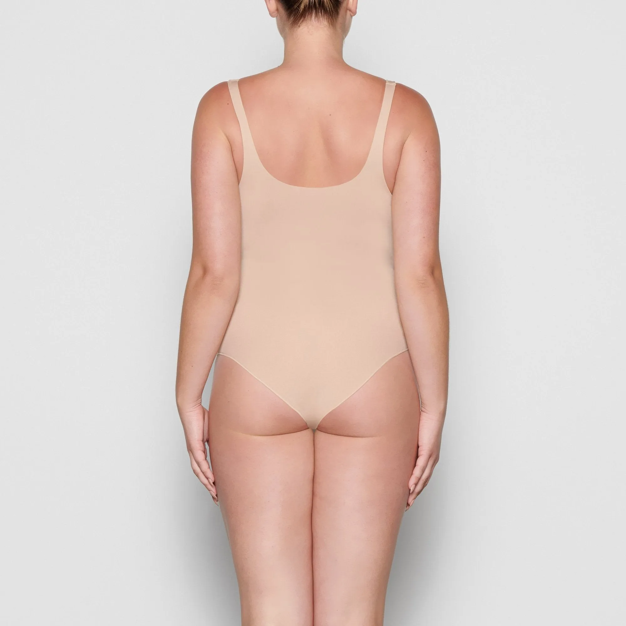 ESSENTIAL SCOOP NECK BODYSUIT | SANDSTONE