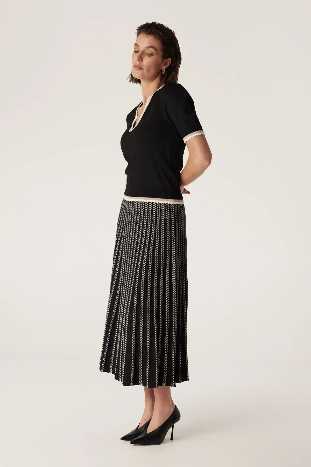 Joelle Scallop Knit Top - Black