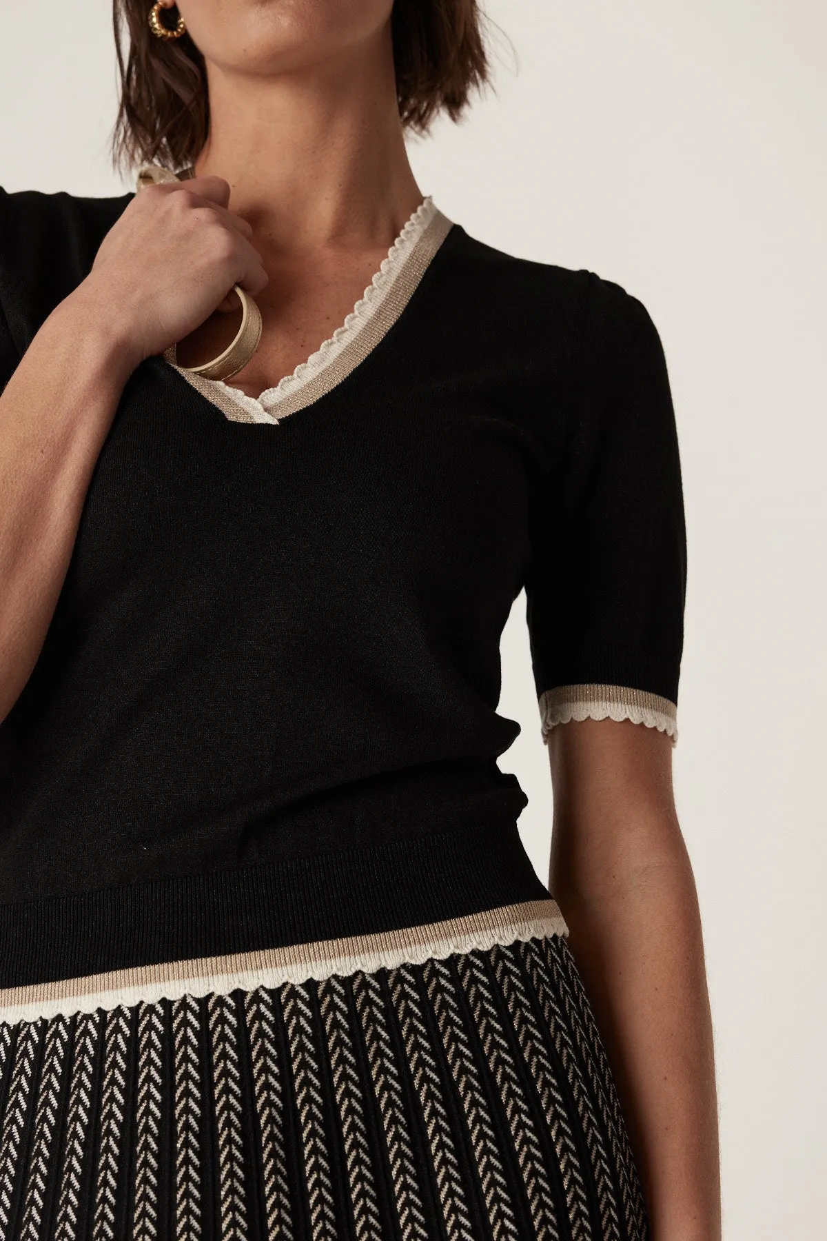 Joelle Scallop Knit Top - Black