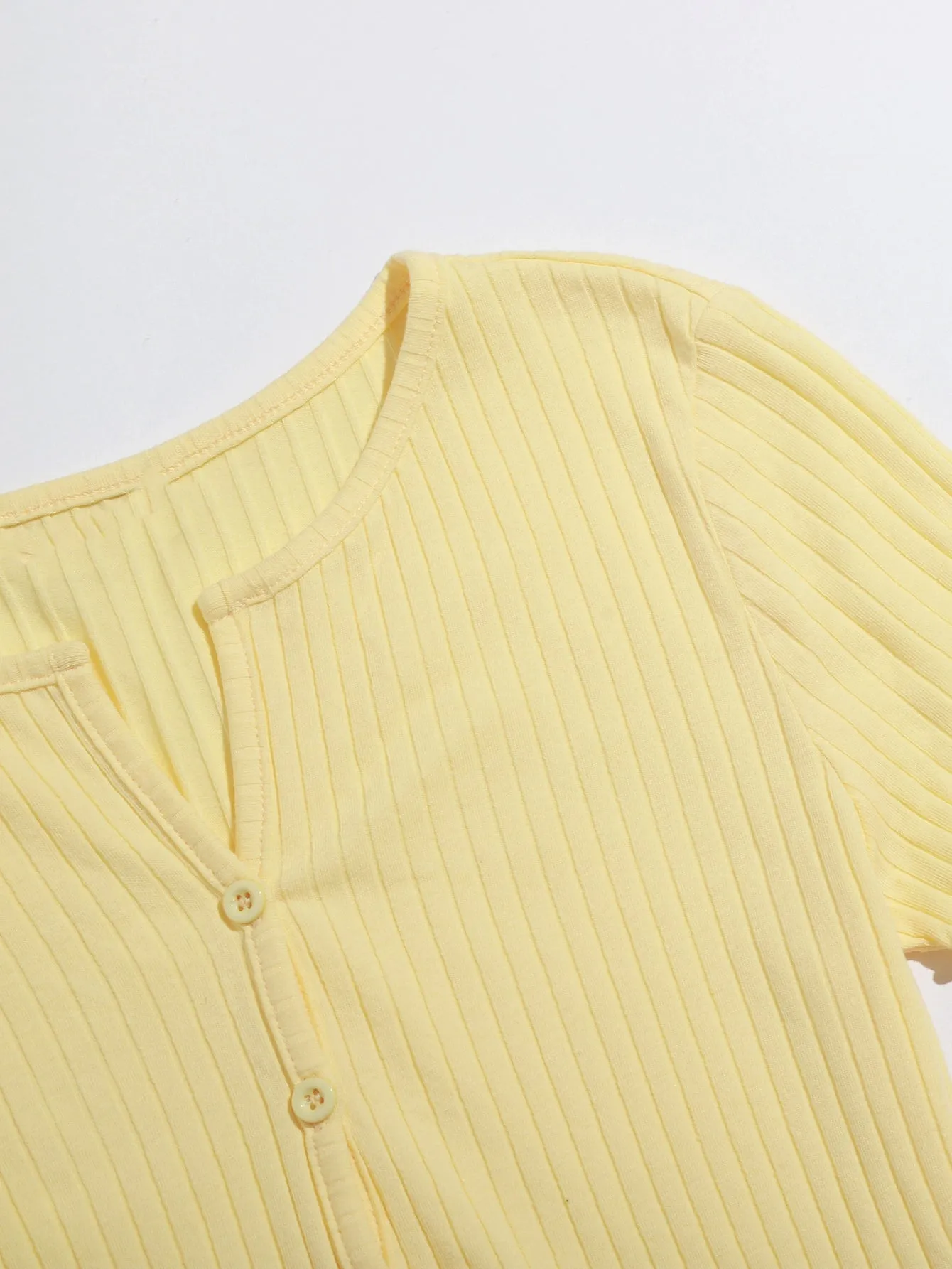 Qutie Button Front Lettuce Trim Crop Top