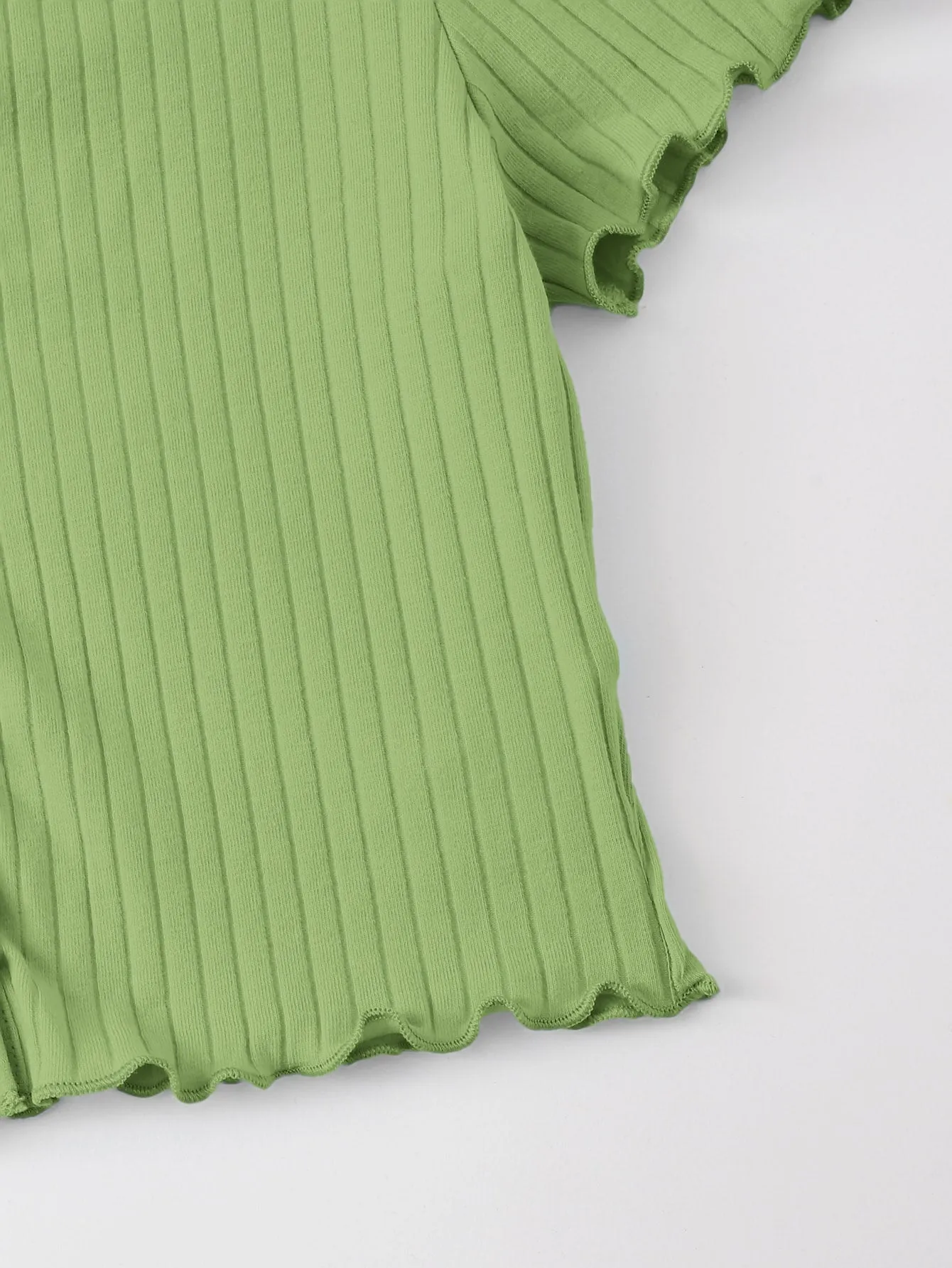 Qutie Button Front Lettuce Trim Crop Top