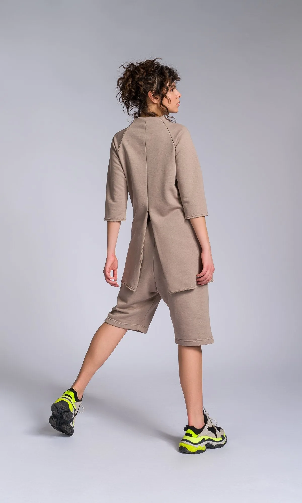 Two-piece Set of Tunic Sweatshirt with Zipper Slits and Cotton Shorts