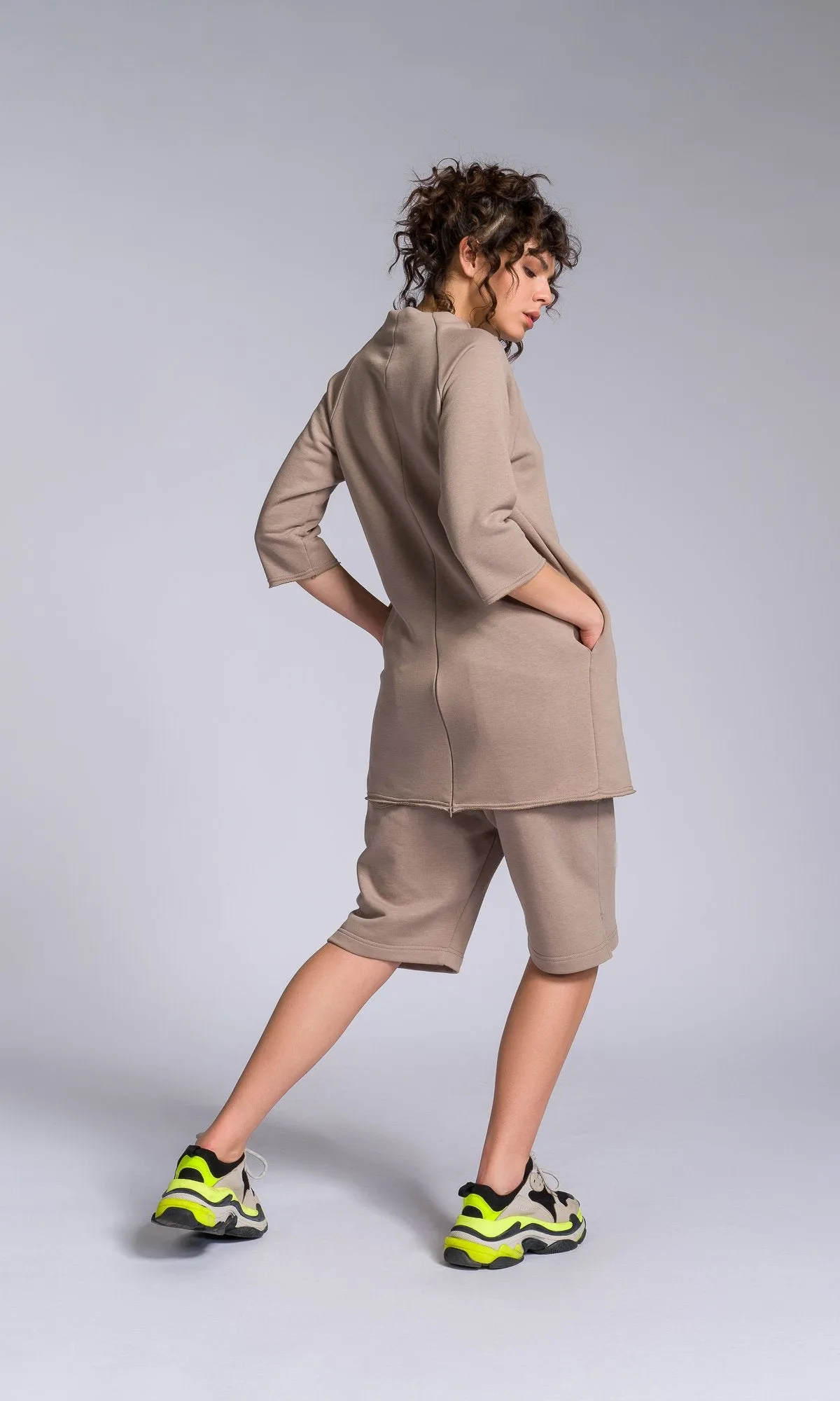 Two-piece Set of Tunic Sweatshirt with Zipper Slits and Cotton Shorts